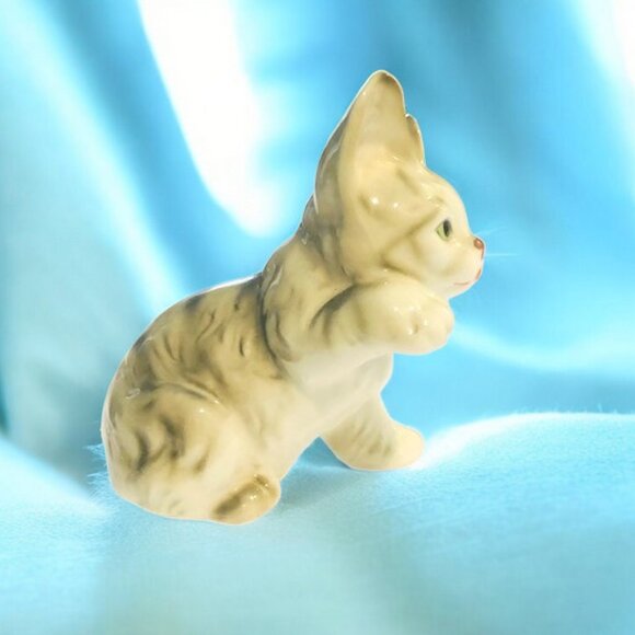 House of Global Art Porcelain Cat Figurine - Picture 3 of 6